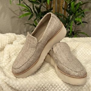 Barely worn Vince Camuto tweed loafers with platform.